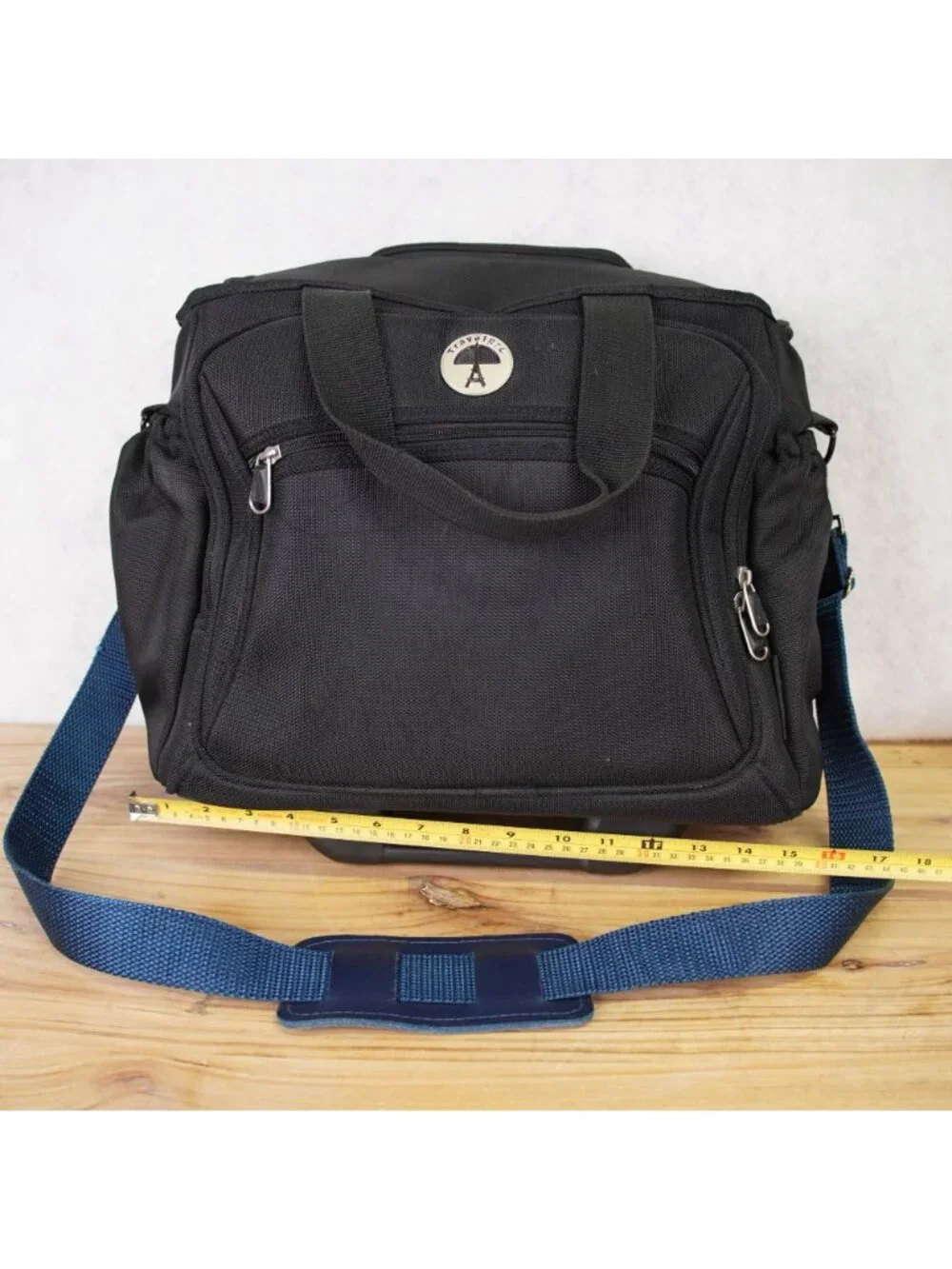 Travelpro WalkAbout Lite Rolling Tote 6413-14 Black 16” x 14” x 9” Working good